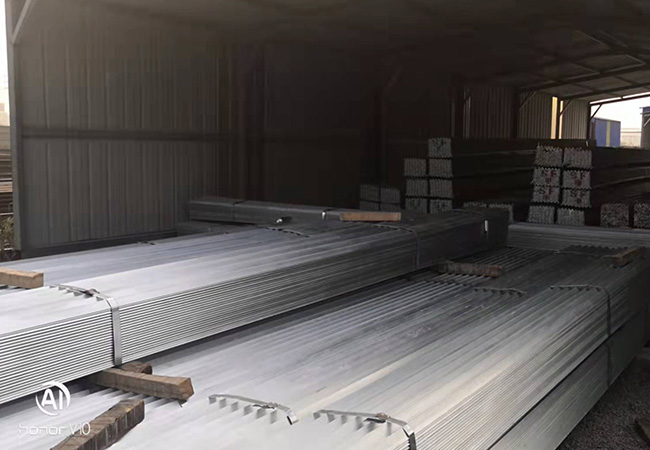 ����\���