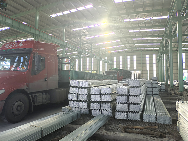 ����\���